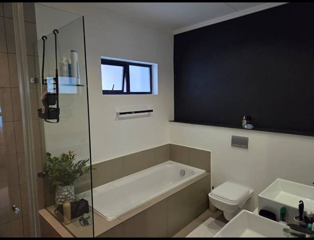 2 BEDROOM FLAT TO LET IN MORNINGSIDE